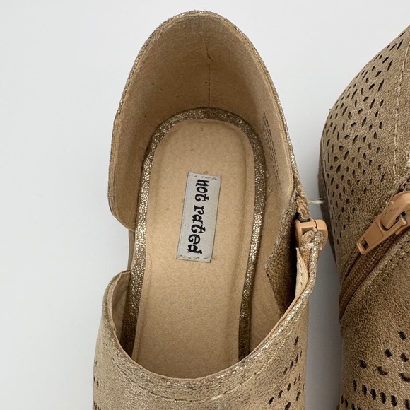 Not Rated Anouk Gold Metallic Shimmer Side Zip Laser Booties; Like New; Size 9.5 - Picture 6 of 15